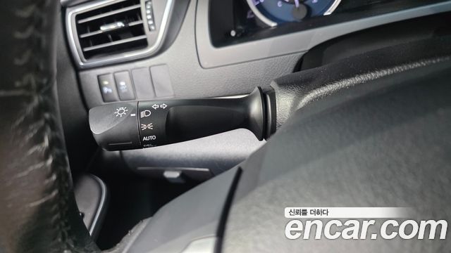 Toyota Camry 2.5 XLE 2017 — фото 29