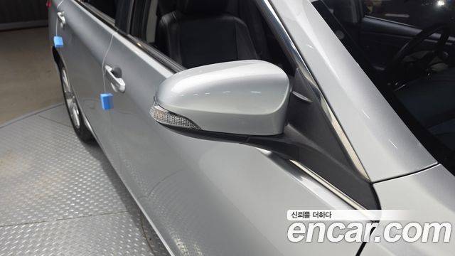 Toyota Camry 2.5 XLE 2017 — фото 32