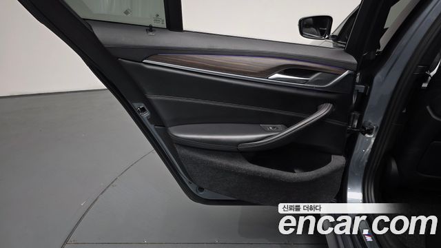 BMW 5 Series (G30) 520d M Sport Package Plus 2017 — фото 31