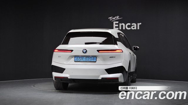 BMW iX xDrive50 Sports Plus 2023 — фото 4