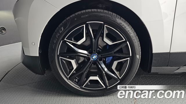 BMW iX xDrive50 Sports Plus 2023 — фото 5