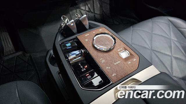 BMW iX xDrive50 Sports Plus 2023 — фото 9