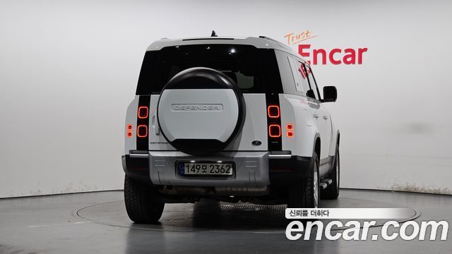 Land Rover Defender (L663) 110 D250 SE 2023 — фото 4