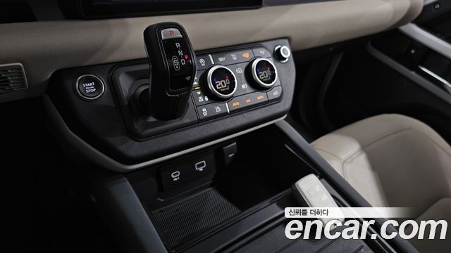 Land Rover Defender (L663) 110 D250 SE 2023 — фото 9