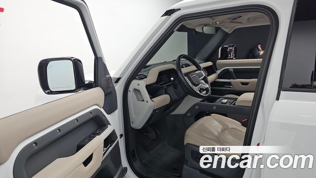 Land Rover Defender (L663) 110 D250 SE 2023 — фото 10