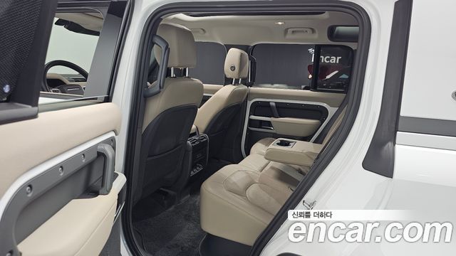 Land Rover Defender (L663) 110 D250 SE 2023 — фото 11