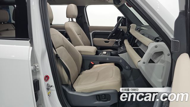 Land Rover Defender (L663) 110 D250 SE 2023 — фото 12