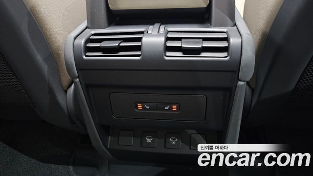 Land Rover Defender (L663) 110 D250 SE 2023 — фото 19