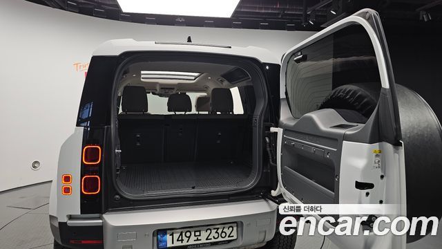 Land Rover Defender (L663) 110 D250 SE 2023 — фото 20