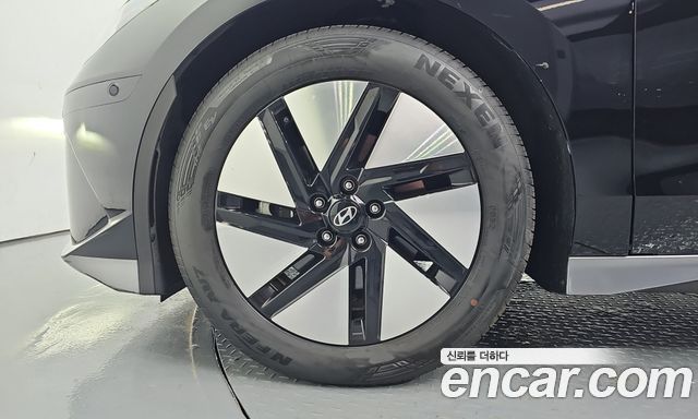 Hyundai Ioniq 6 Long Range Exclusive + 2023 — фото 5