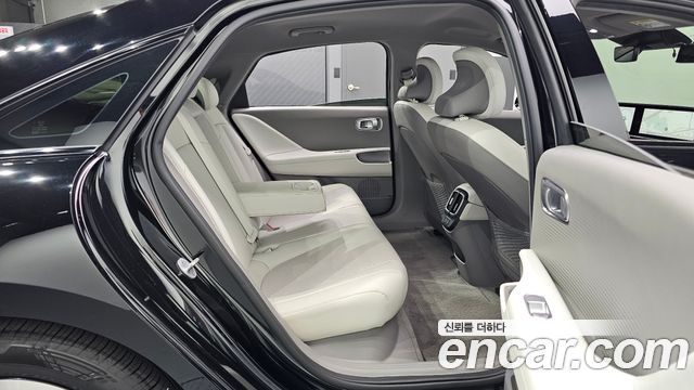 Hyundai Ioniq 6 Long Range Exclusive + 2023 — фото 11