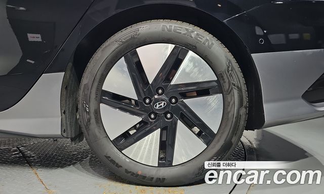 Hyundai Ioniq 6 Long Range Exclusive + 2023 — фото 21