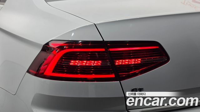 Volkswagen Passat GT (B8) 2.0 TDI Prestige 2018 — фото 23