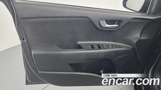 Kia Stonic 1.4 Prestige 2020 — фото 24