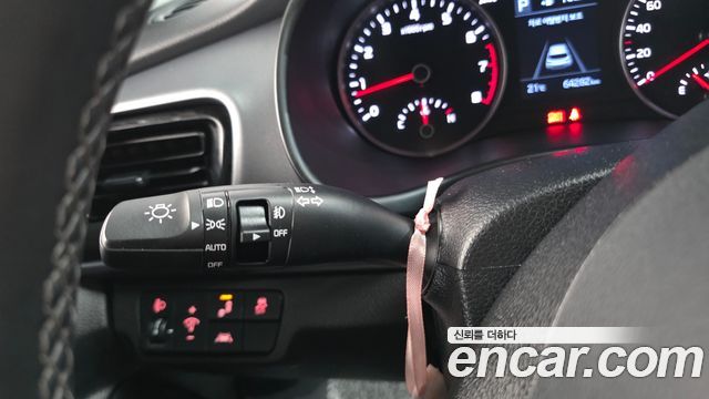 Kia Stonic 1.4 Prestige 2020 — фото 27