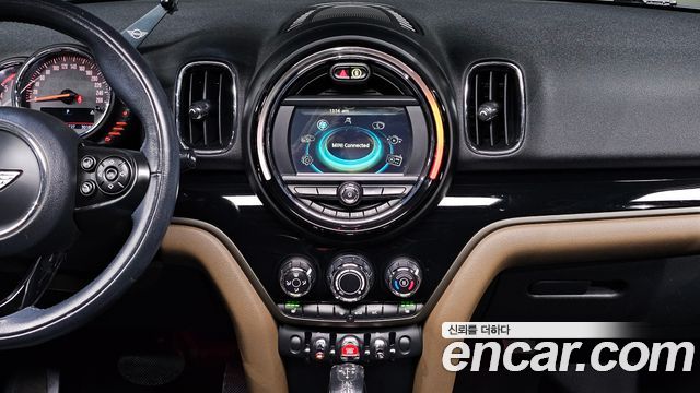 MINI Cooper D Countryman ALL4 2nd 2018 — фото 14