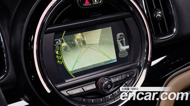 MINI Cooper D Countryman ALL4 2nd 2018 — фото 15