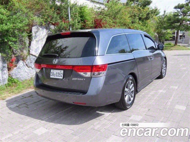 Honda Odyssey 3.5 4th 2016 — фото 3