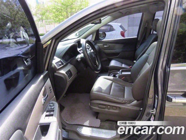 Honda Odyssey 3.5 4th 2016 — фото 16