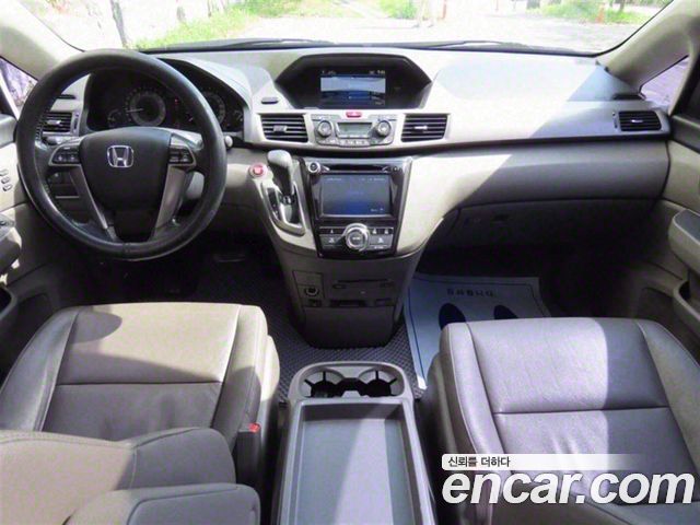 Honda Odyssey 3.5 4th 2016 — фото 18