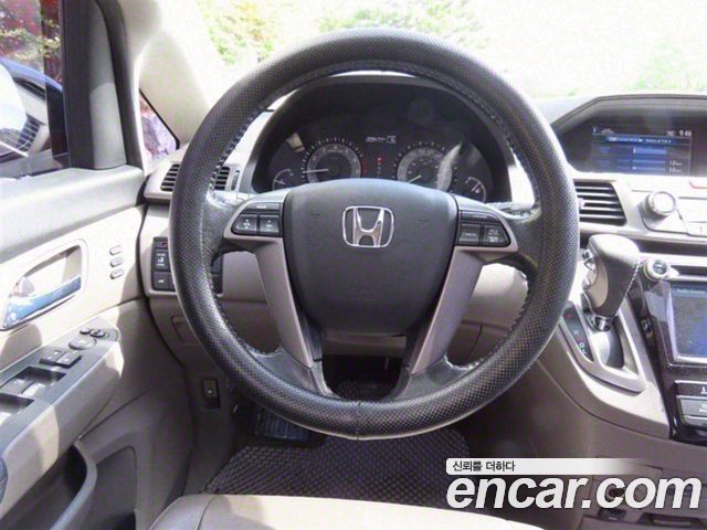 Honda Odyssey 3.5 4th 2016 — фото 19