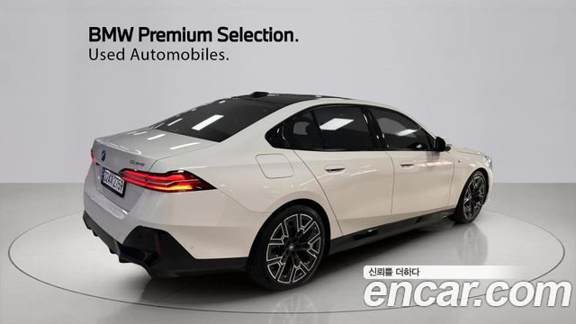 BMW 5 Series (G60) 530e xDrive M Sport 2025 — фото 2