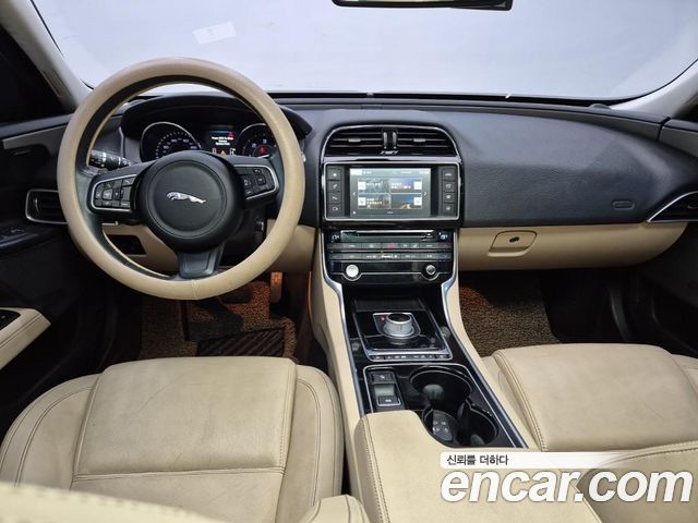Jaguar XE 20d Prestige 2016 — фото 7