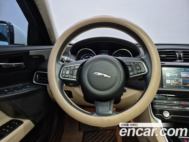 Jaguar XE 20d Prestige 2016 — фото 9