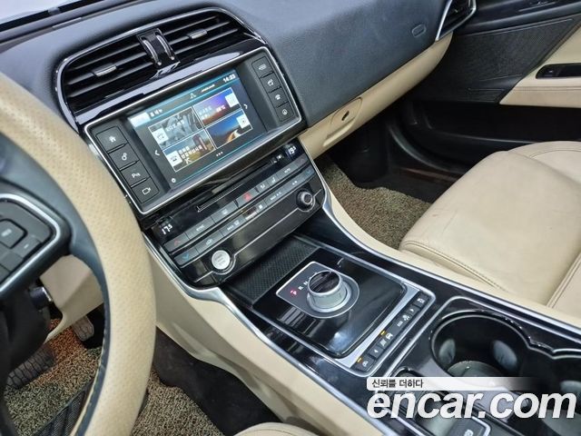 Jaguar XE 20d Prestige 2016 — фото 10
