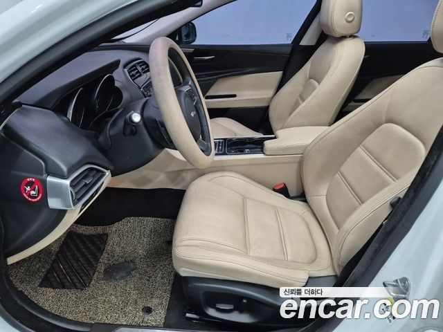 Jaguar XE 20d Prestige 2016 — фото 15