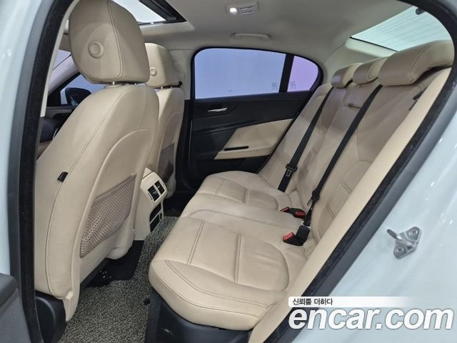 Jaguar XE 20d Prestige 2016 — фото 16