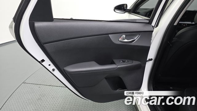 Kia K3 (II) 1.6 Prestige 2022 — фото 31