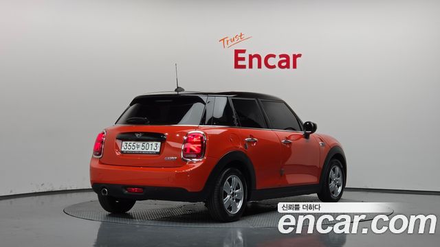 MINI Cooper 5Door Standard 3rd 2020 — фото 2