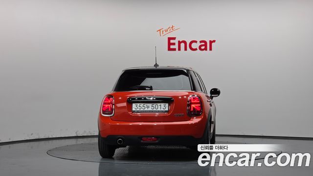 MINI Cooper 5Door Standard 3rd 2020 — фото 4