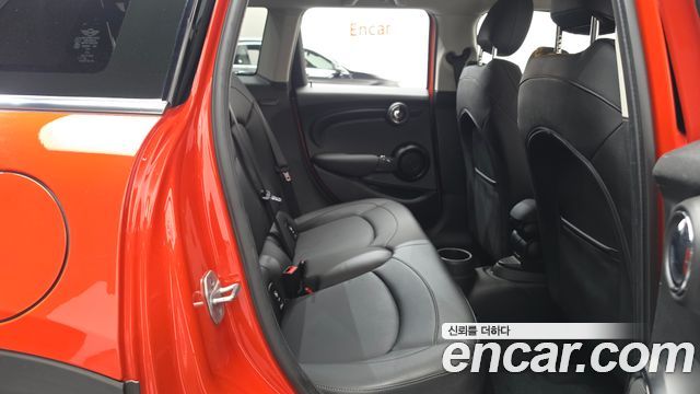 MINI Cooper 5Door Standard 3rd 2020 — фото 12