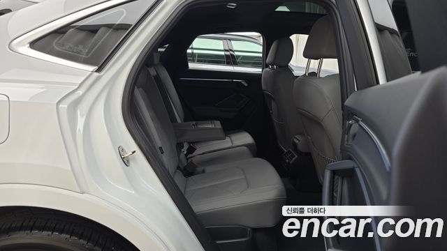 Audi Q3 (F3) 35 TDI Premium Sportback 2023 — фото 11