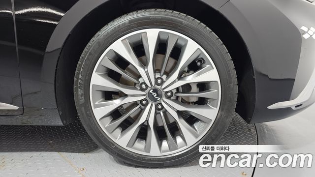 Kia K8 2.5 Gasoline 2WD Signature 2023 — фото 21