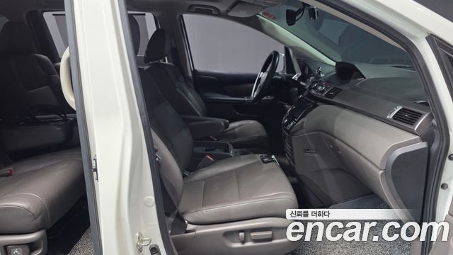 Honda Odyssey 3.5 4th 2016 — фото 15