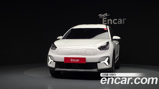 Kia Niro Plus Air 2023 — фото 3