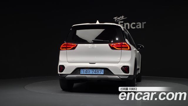 Kia Niro Plus Air 2023 — фото 4