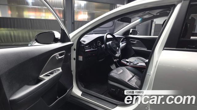 Kia Niro Plus Air 2023 — фото 10