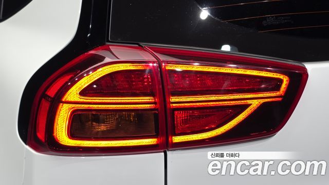 Kia Niro Plus Air 2023 — фото 29
