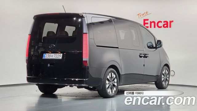 Hyundai Staria L3.5 Lounge 7-Seater Inspiration 2022 — фото 2