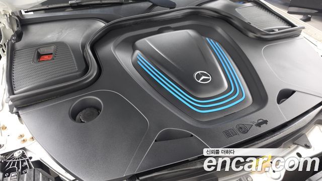 Mercedes-Benz EQC (N293) EQC400 4MATIC Premium 2020 — фото 6