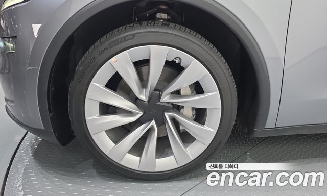 Tesla Model Y Long Range AWD 2025 — фото 5