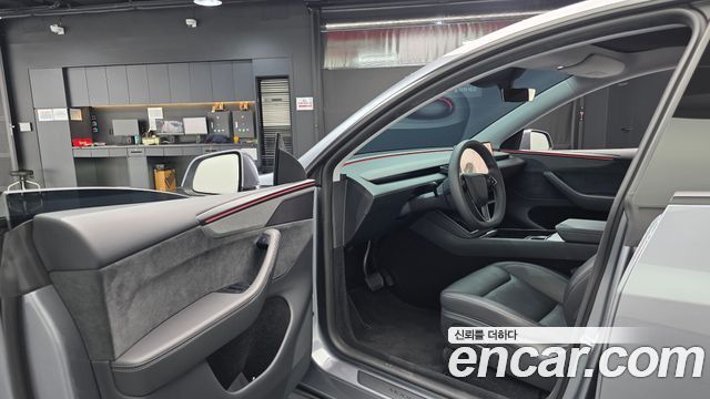 Tesla Model Y Long Range AWD 2025 — фото 10