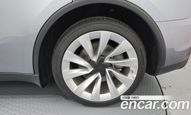 Tesla Model Y Long Range AWD 2025 — фото 21