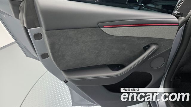 Tesla Model Y Long Range AWD 2025 — фото 25