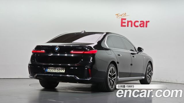 BMW 7 Series (G70) 740i sDrive M Sport 2023 — фото 2