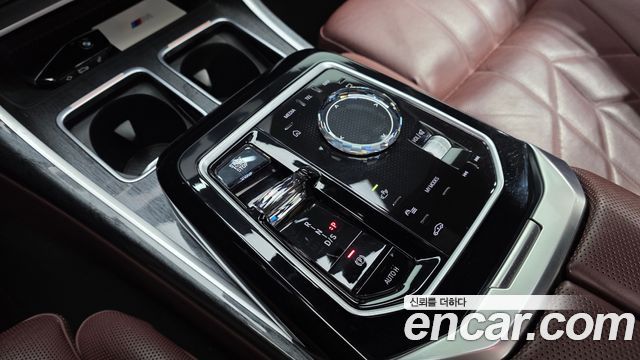 BMW 7 Series (G70) 740i sDrive M Sport 2023 — фото 9